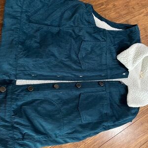 Hem & thread Sherpa vest